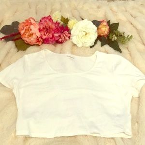 White crop top t-shirt
